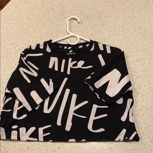 NEVER WORE! Nike cropped tee